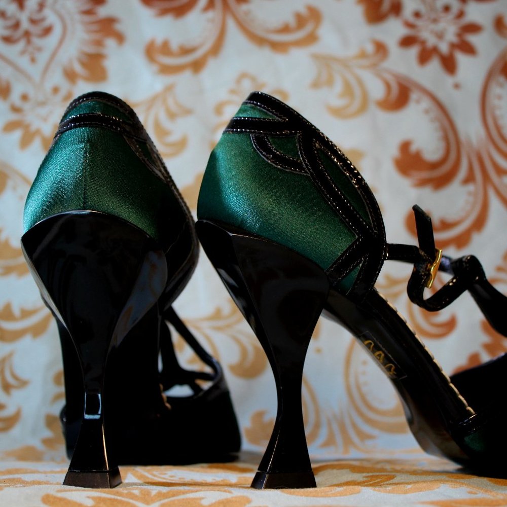 John Fluevog Memories Deeply Teal Satin Curved Heel Retro Vintage Pumps 9.5